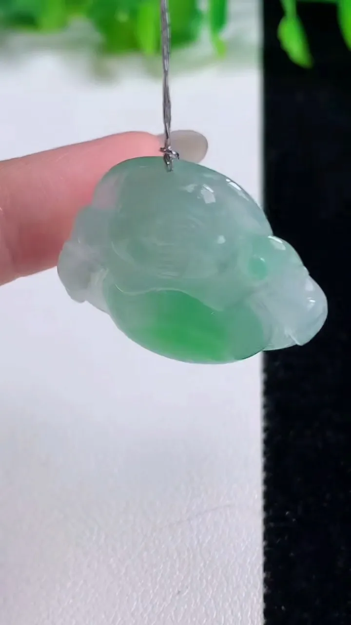 天然A货翡翠佛公吊坠，尺寸28-30-6.3，重量:7.45g
10月14日