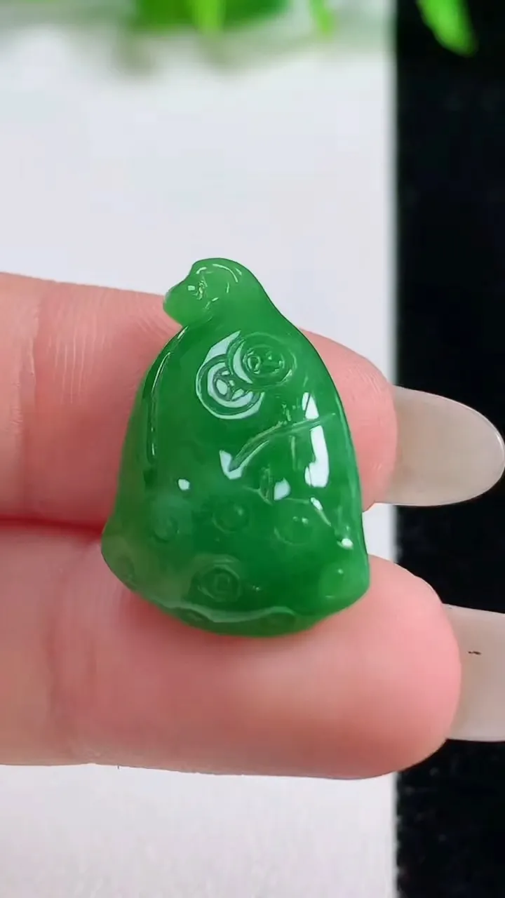 天然A货翡翠莲蓬吊坠，尺寸22.3-14-6.9，重量:3.60g
10月14日