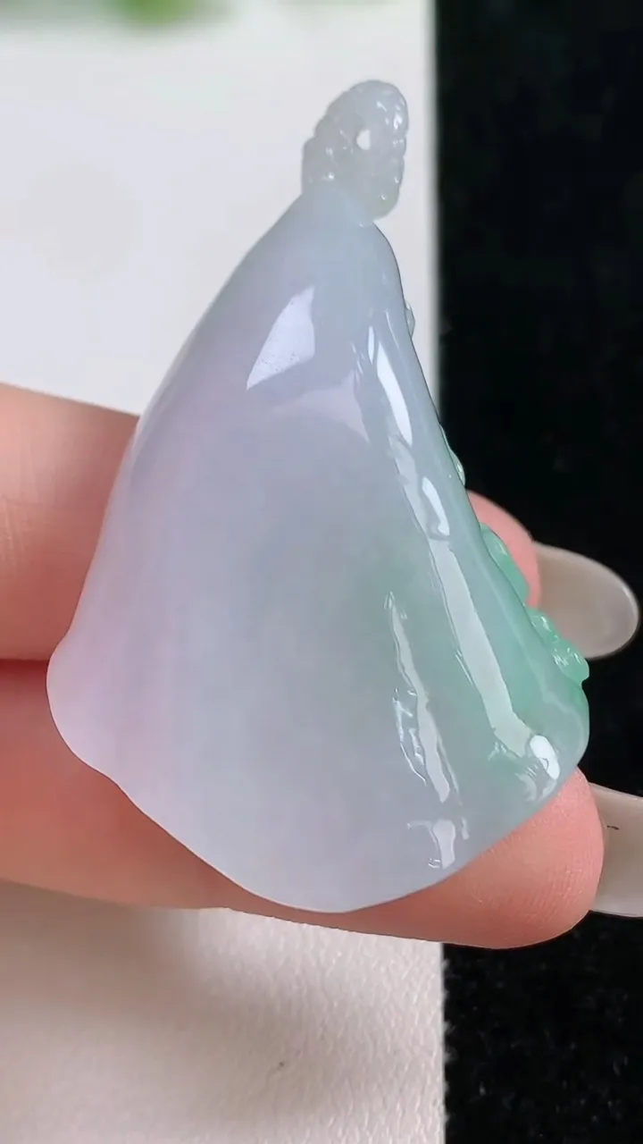 天然A货翡翠莲蓬吊坠，尺寸48.8-31-12.5，重量:23.89g
10月14日
