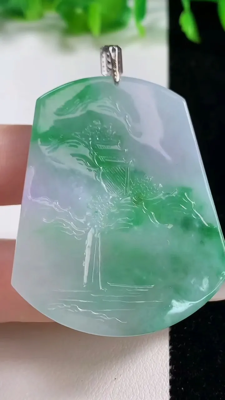 天然A货翡翠山水牌吊坠，尺寸49-40.4-4，重量:20.28g
10月14日