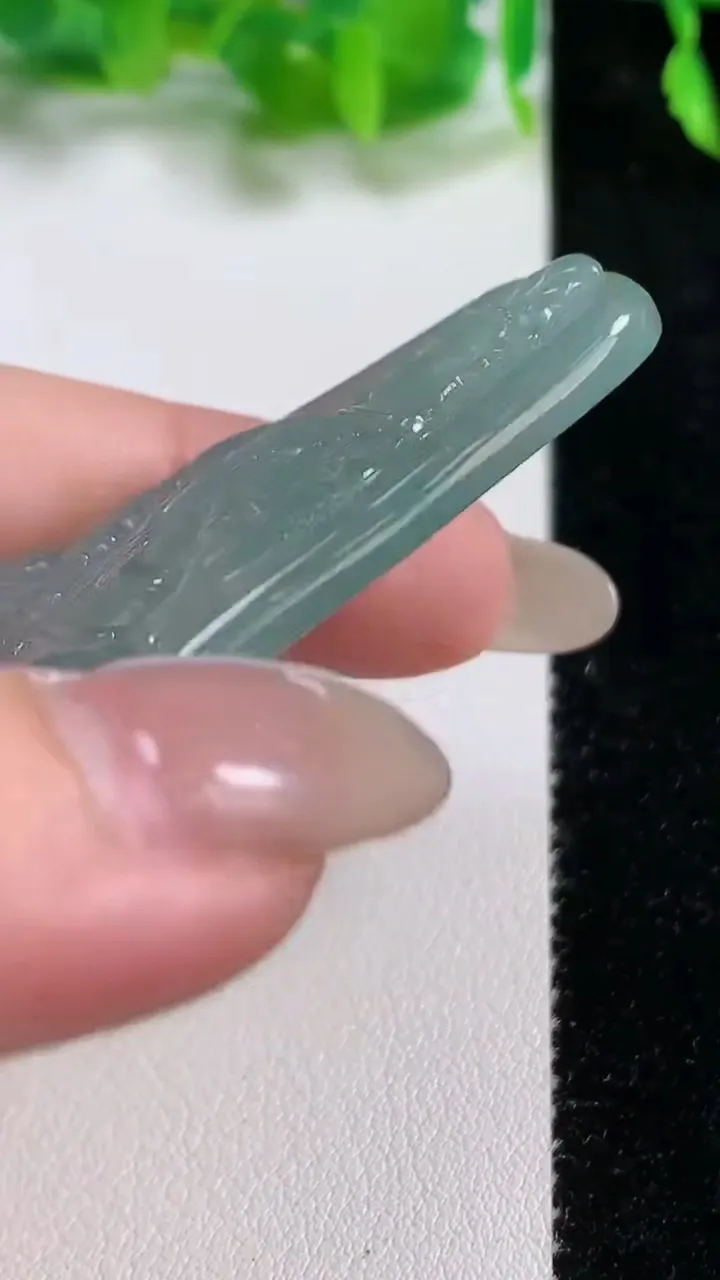 天然A货翡翠普贤菩萨吊坠，尺寸63-33.2-5.7，重量:22.80g
10月14日