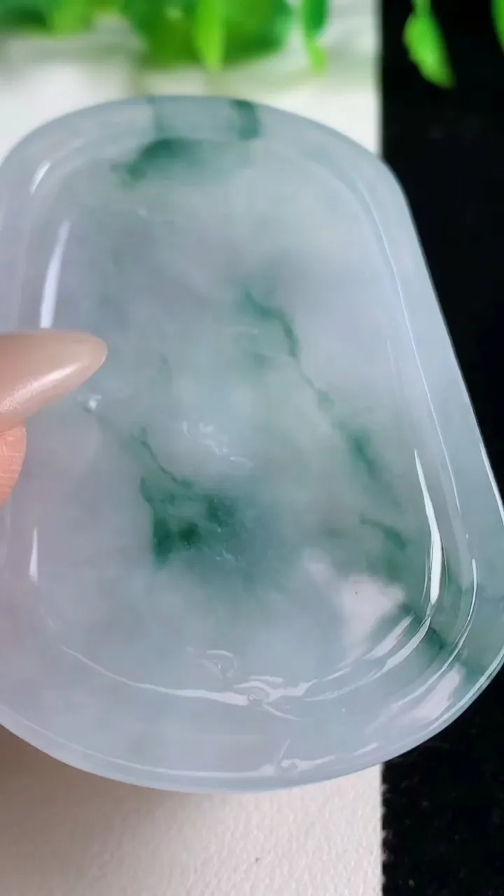 天然A货翡翠种飘花大势至观音菩萨吊坠，尺寸63.2-44-6.2，重量:34.64g
10月14日