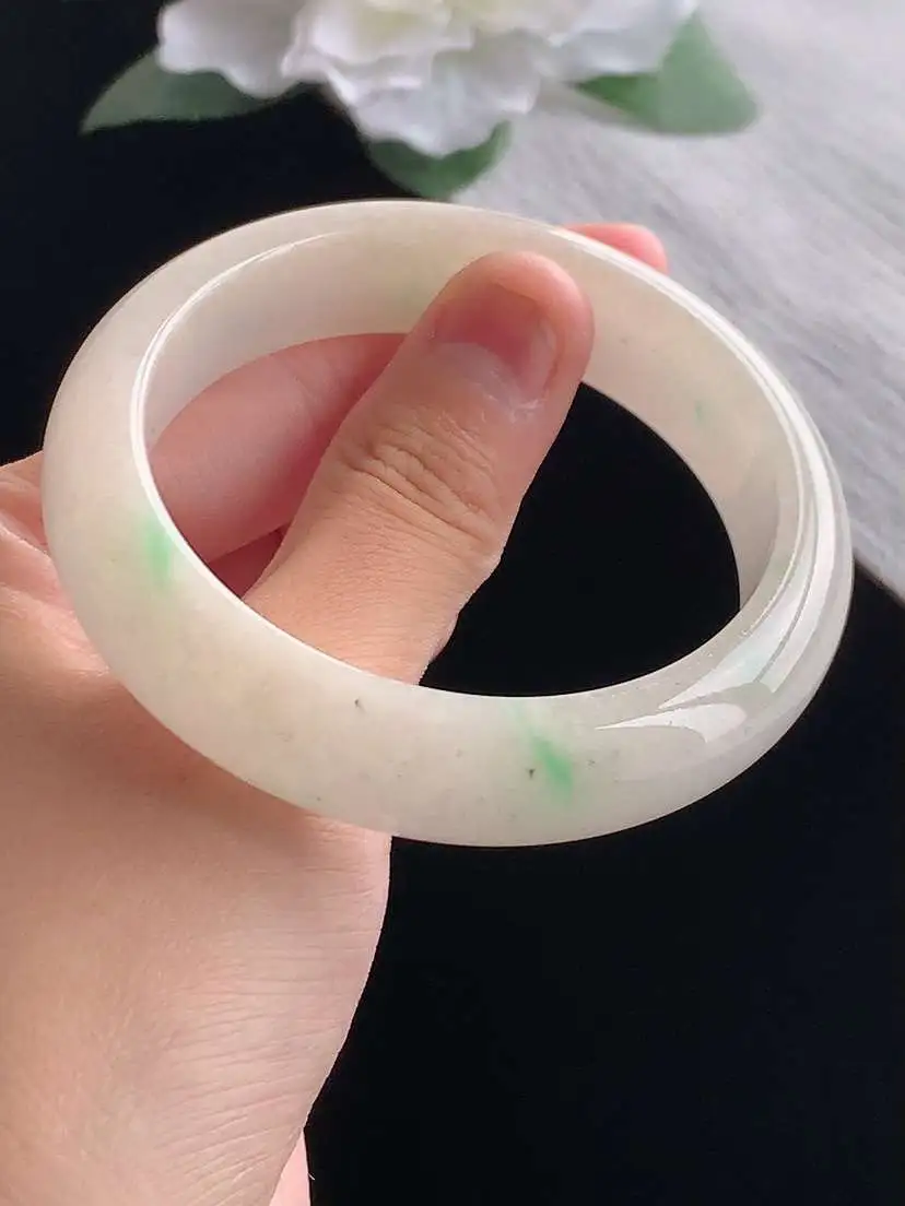 a货翡翠老坑冰种飘绿正装正圈手镯55-56圈口  尺寸55.6×14×8mm 重量63.58g 1013