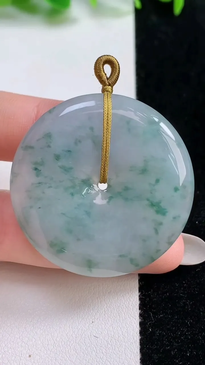 天然A货翡翠冰种飘花平安扣吊坠，尺寸40.2-6，重量:20.93g
10月14日