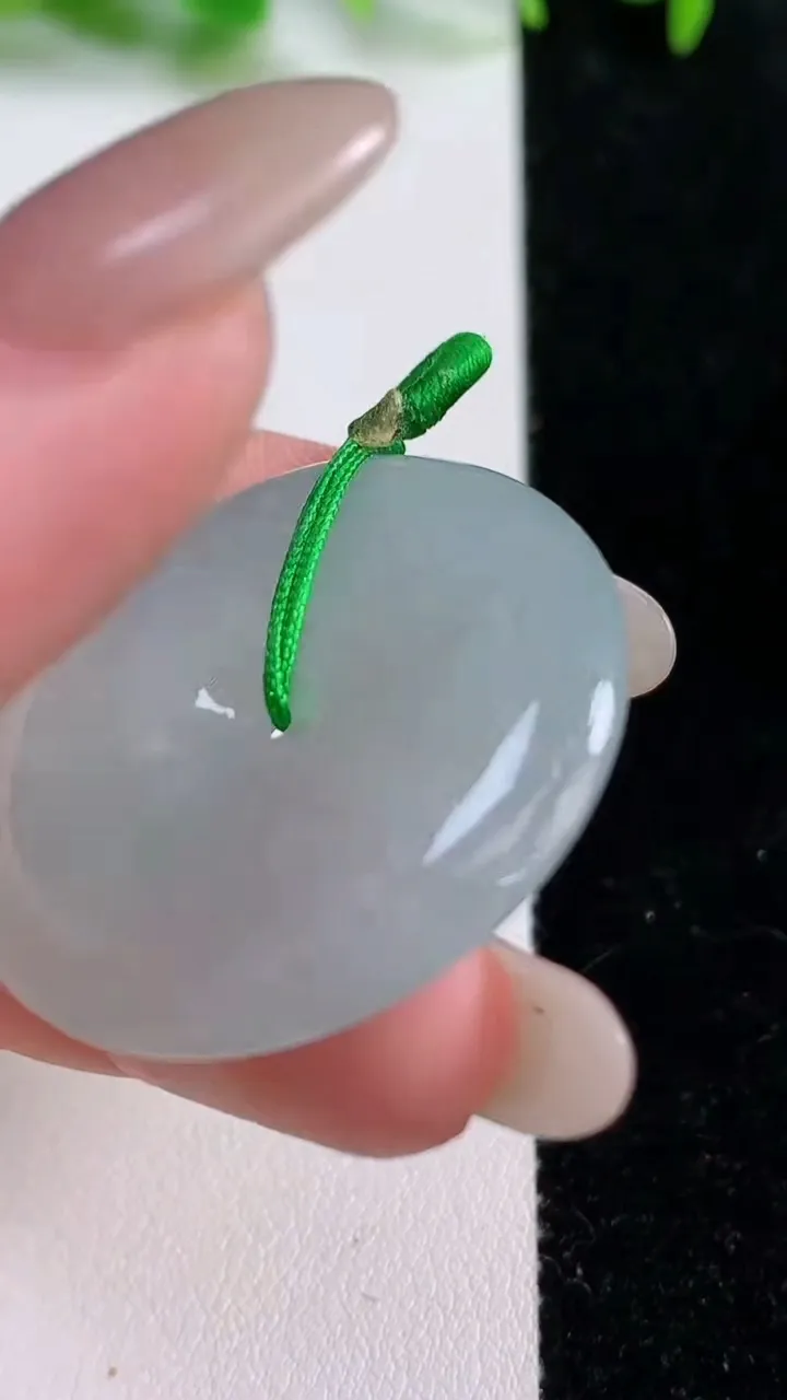 天然A货翡翠平安扣吊坠，尺寸33.3-5.5，重量:13.35g
10月14日