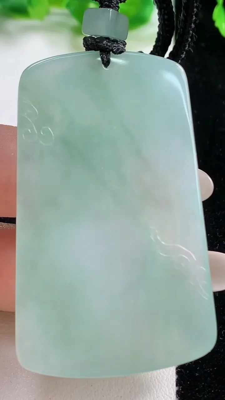 天然A货翡翠大势至观音菩萨吊坠，尺寸53.8-33.7-5.7，重量:29.12g
10月14日