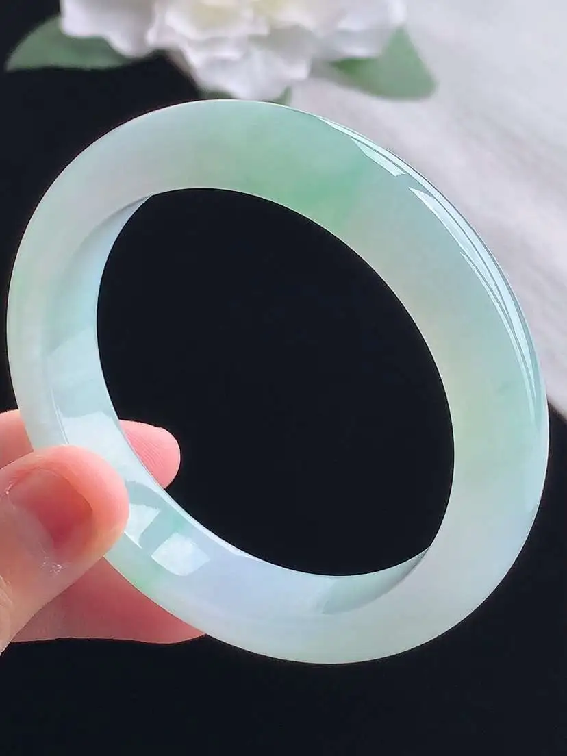 a货翡翠老坑冰种飘绿正装正圈手镯55-56圈口  尺寸55×12×8.8mm 重量58.44g 10