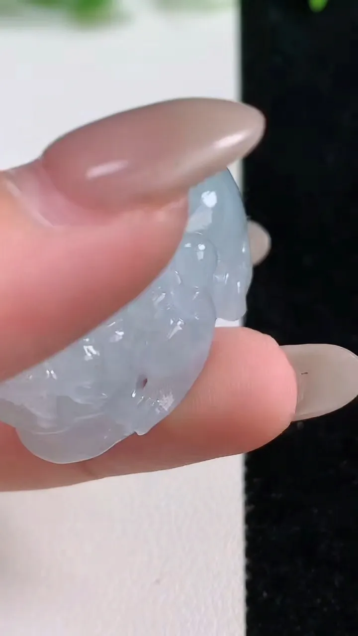 天然A货翡翠貔貅吊坠，尺寸36-23.2-15.9，重量:30.00g
10月14日