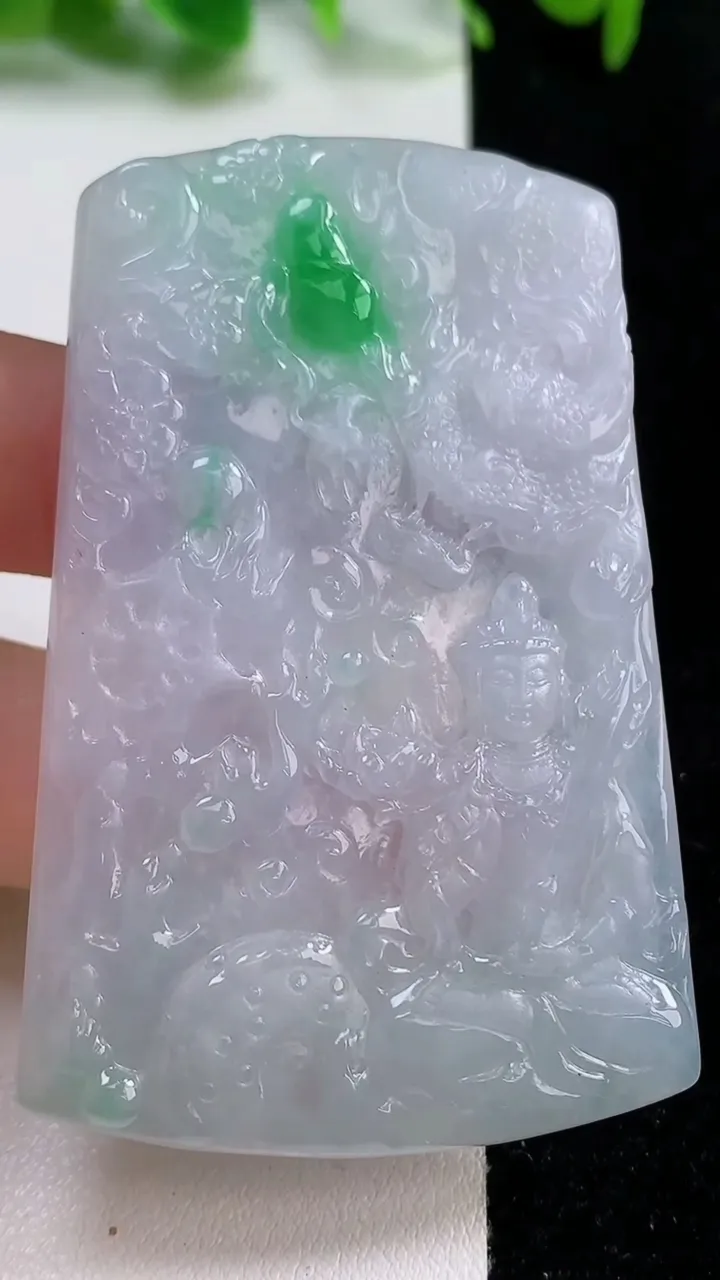 天然A货翡翠虚空藏菩萨吊坠，尺寸64.2-41.4-4.8，重量:27.17g
10月14日