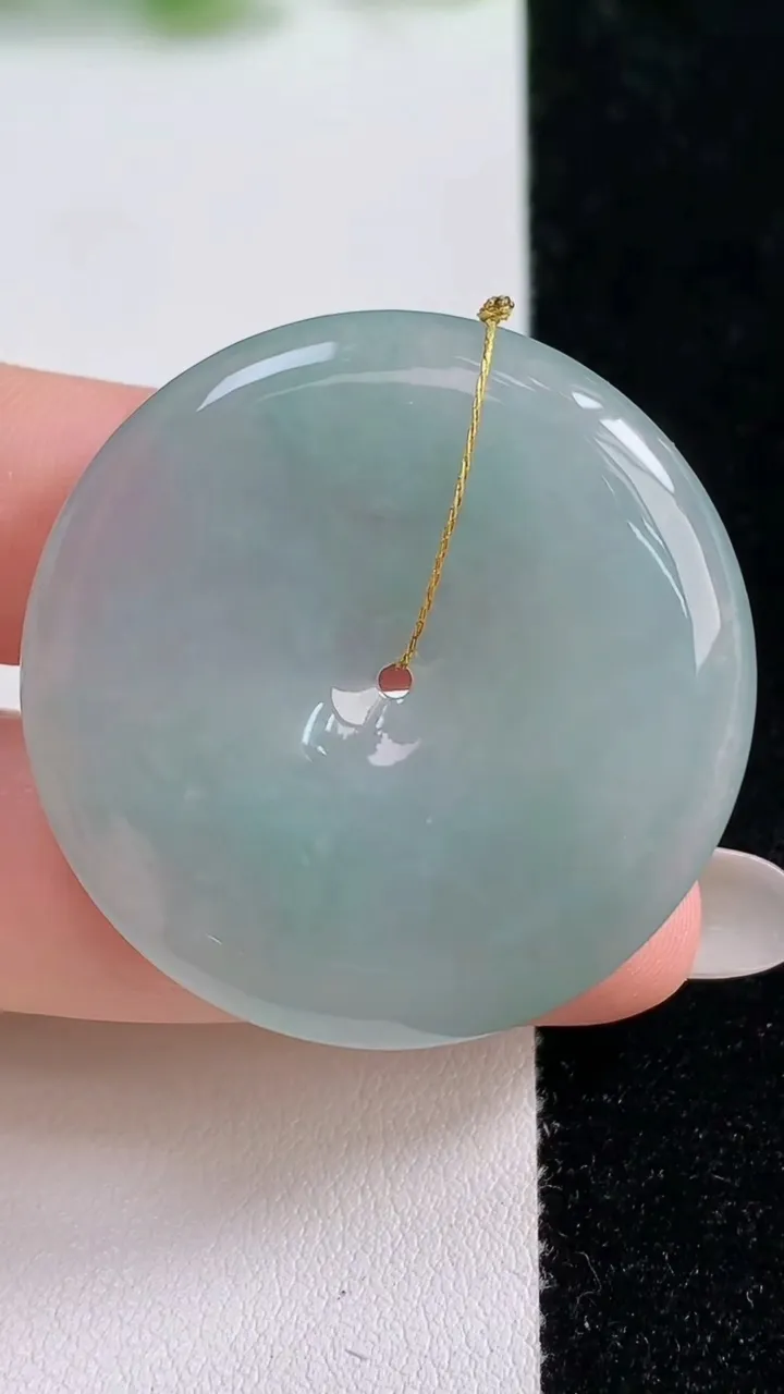 天然A货翡翠平安扣吊坠，尺寸37.3-5，重量:15.44g
10月14日