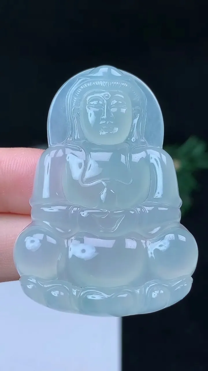 天然A货翡翠白冰观音菩萨吊坠，尺寸50.5-35.5-5.7，重量:18.33g
10月14日