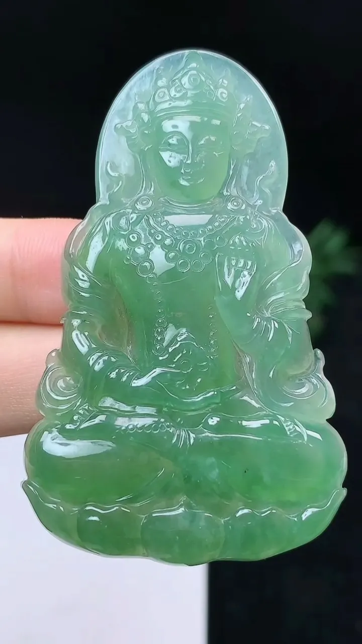 天然A货翡翠度母吊坠，尺寸63.4-38.2-5.6，重量:23.88g
10月14日