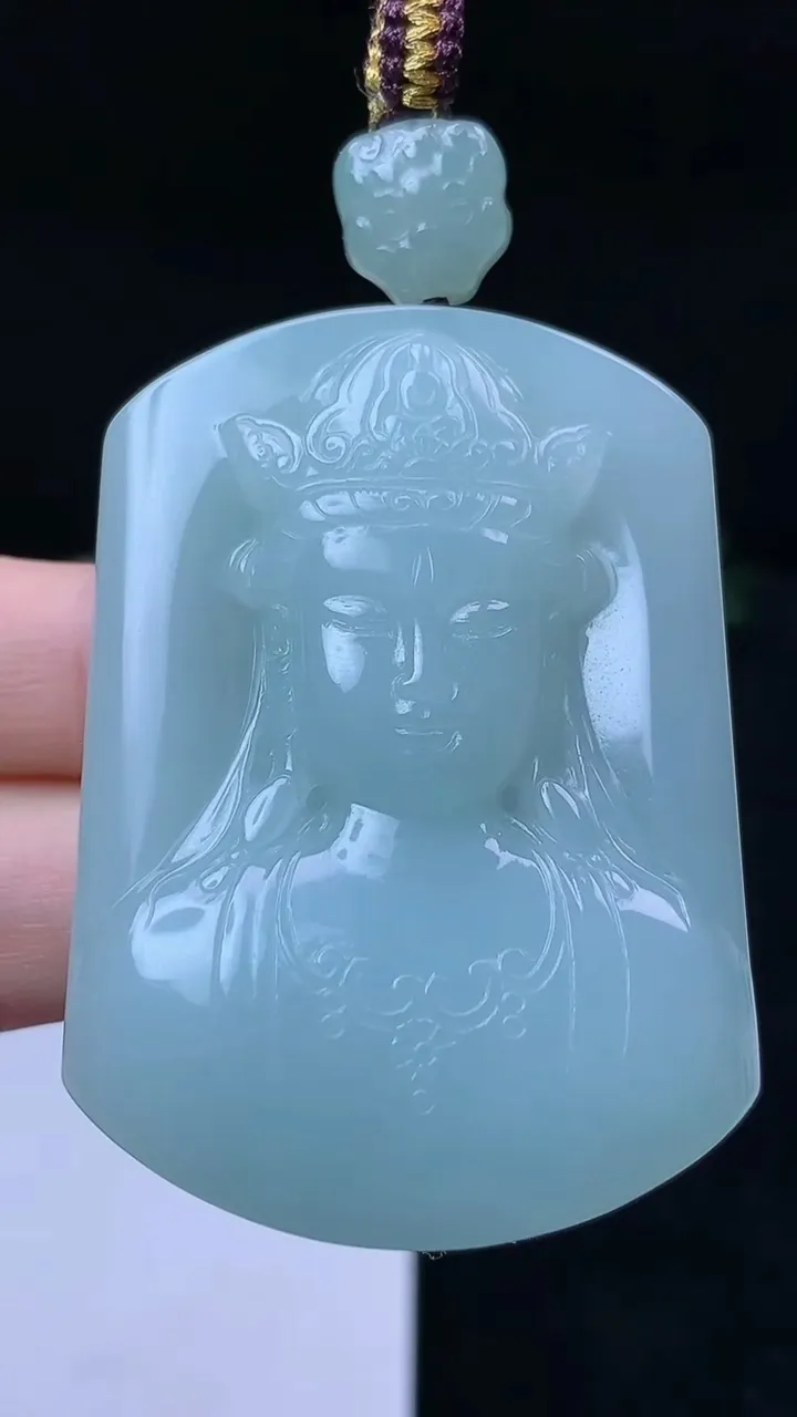 天然A货翡翠观音头吊坠，尺寸54.2-39-11，重量:57.36g
10月14日