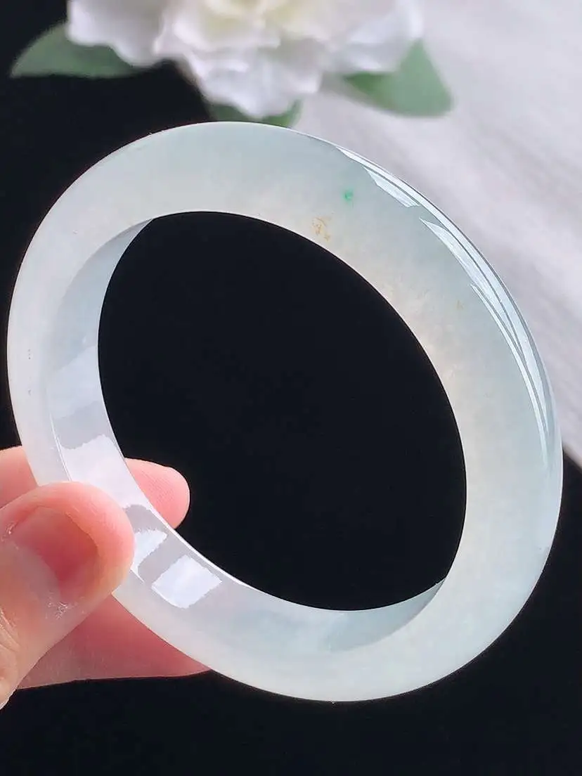 a货翡翠老坑冰种飘绿正装正圈手镯55-56圈口  尺寸55.5×11.6×8mm 重量56.70g 