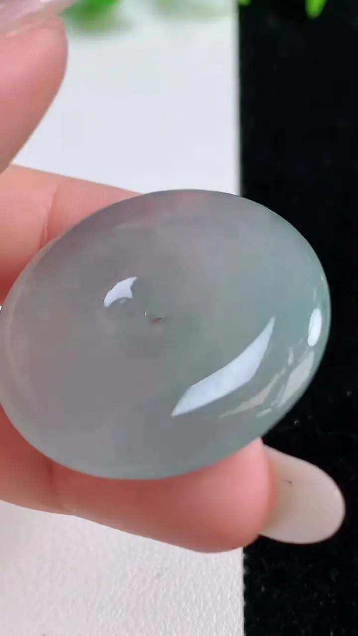天然A货翡翠平安扣吊坠，尺寸33.4-5.4，重量:13.05g
10月14日