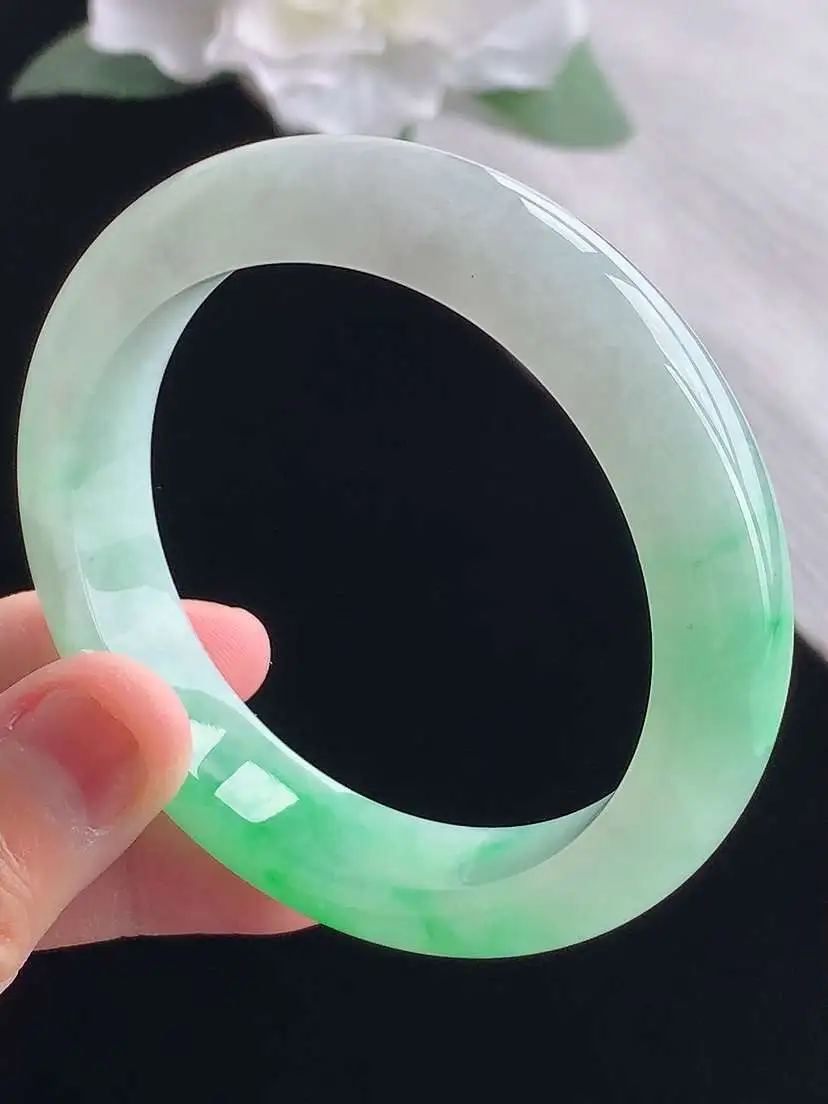 a货翡翠老坑冰种飘绿正装正圈手镯53-54圈口  尺寸53.6×12×8.3mm 重量57.50g 1013