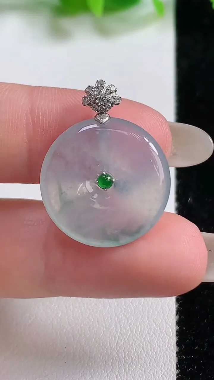 天然A货翡翠种飘花平安扣吊坠，尺寸19.6-3.5，重量:3.25g
10月14日