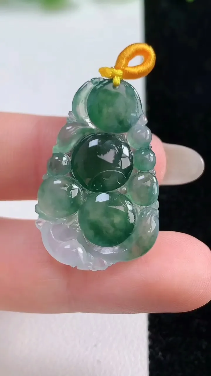 天然A货翡翠冰种飘花灵猴献瑞 生肖猴吊坠，尺寸31.3-20.2-5.6，重量:5.08g
10月14日
