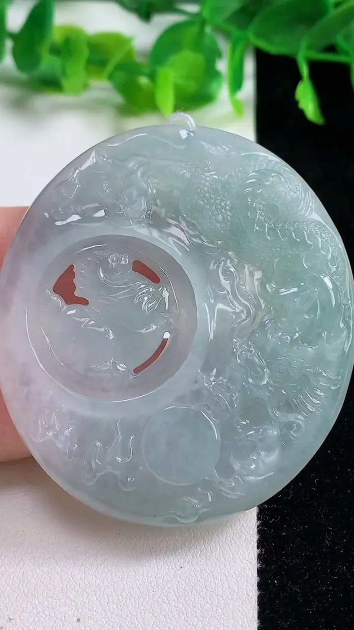 天然A货翡翠龙牌吊坠，龙马牌 尺寸55.2-52.5-6.4，重量:38.13g
10月14日