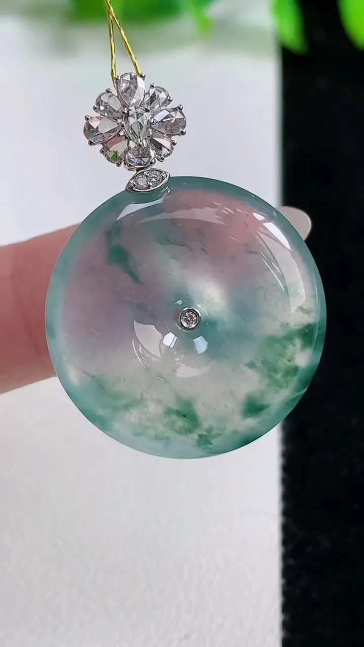 天然A货翡翠种飘花平安扣吊坠，尺寸25-5.7，重量:8.41g
10月14日
