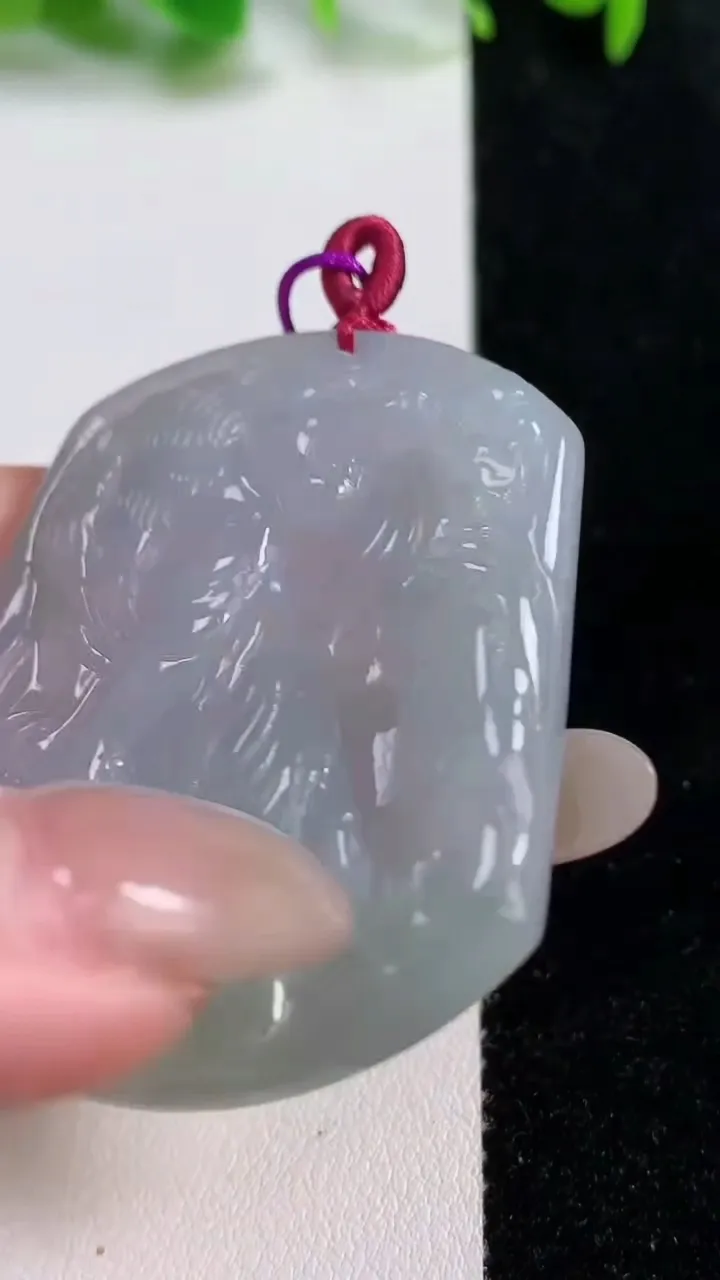 天然A货翡翠生肖虎 虎牌吊坠，尺寸49.8-42-5.7，重量:25.00g
10月14日