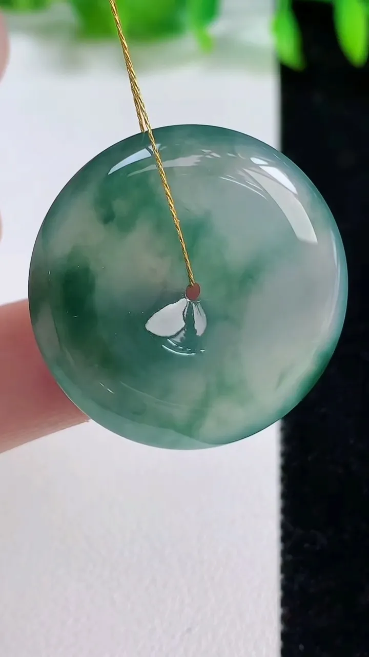 天然A货翡翠种飘花平安扣吊坠，尺寸29.7-6.2，重量:11.46g
10月14日