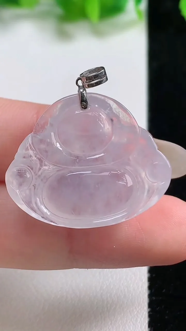 天然A货翡翠种白冰佛公吊坠，尺寸23.6-28.2-6.4，重量:6.20g
10月14日