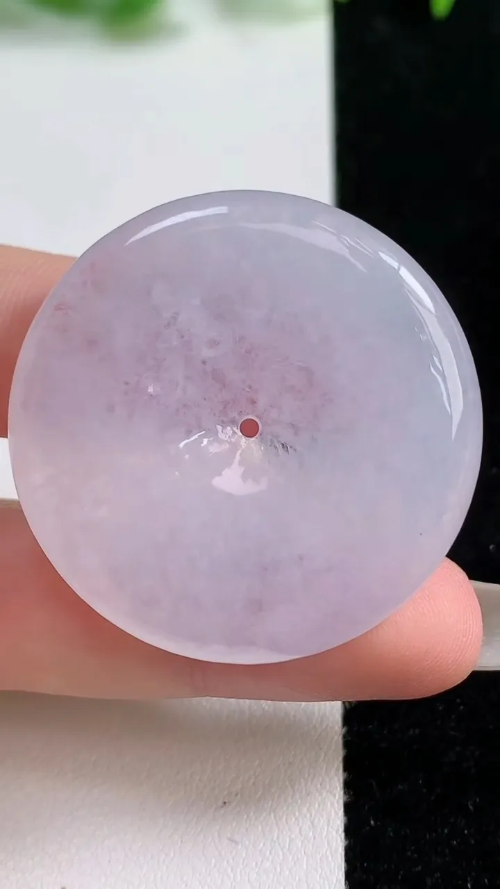 天然A货翡翠冰种紫罗兰平安扣吊坠，尺寸38-5.2，重量:17.88g
10月14日