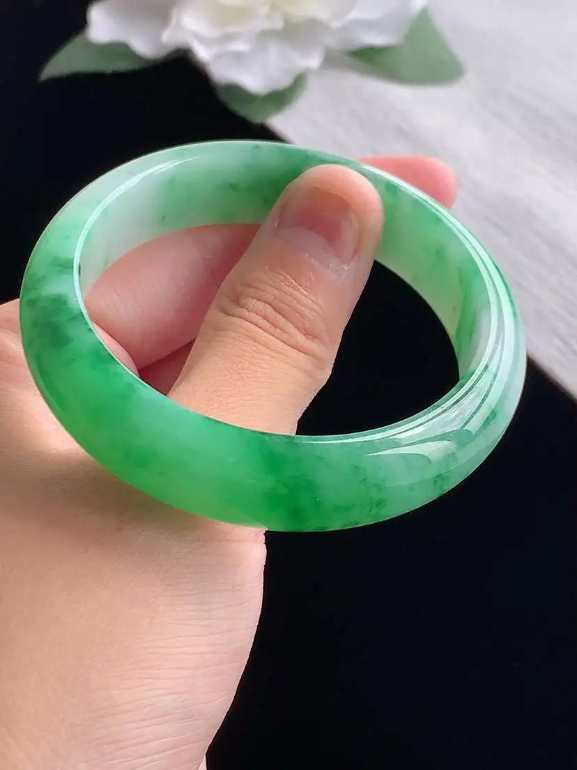 a货翡翠老坑冰种飘绿正装正圈手镯53-54圈口  尺寸53×12.8×6.5mm 重量51.15g 1013