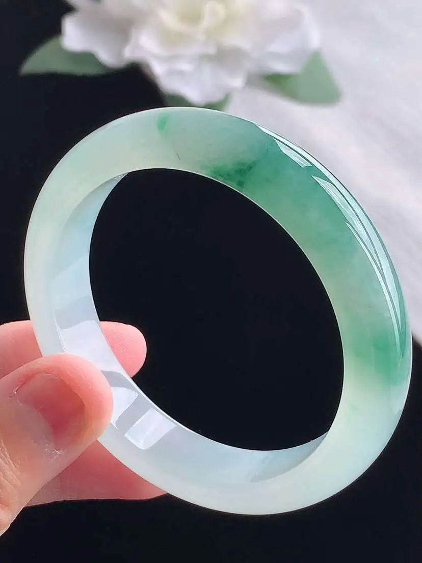 a货翡翠老坑冰种飘花正装正圈手镯50-51小圈口 尺寸50×11.2×7.2mm 重量42.60g 