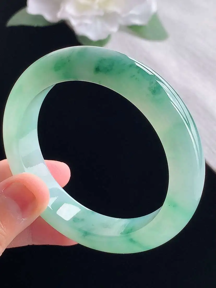 a货翡翠老坑冰种飘花正装正圈手镯52-53小圈口  尺寸52.5×12.2×8.8mm 重量60.2