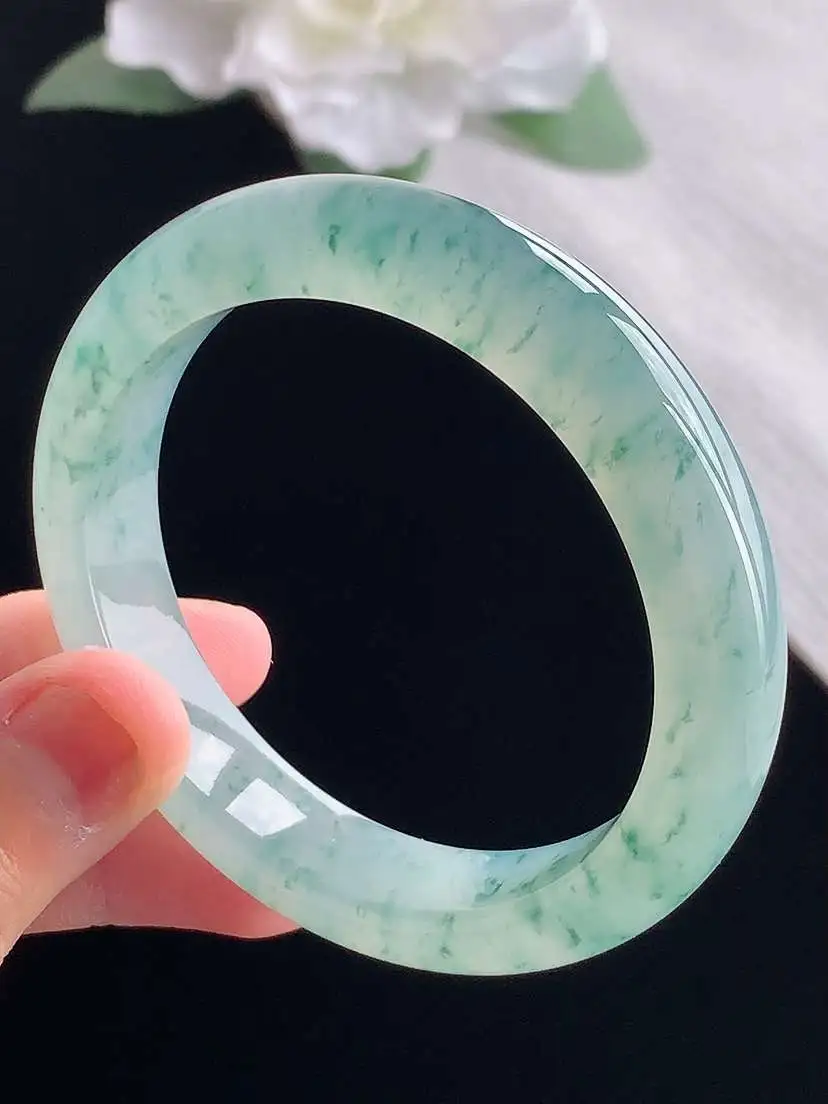 a货翡翠老坑冰种飘花正装正圈手镯51-52小圈口  尺寸51.5×11×8mm 重量47.76g 1