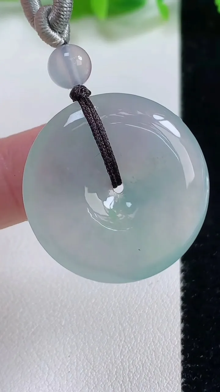 天然A货翡翠平安扣吊坠，尺寸27.7-5.4，重量:11.67g
10月14日