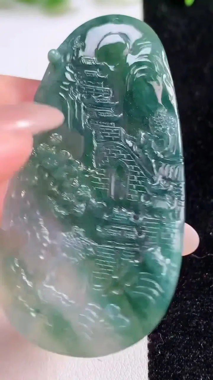 天然A货翡翠牌吊坠，尺寸66.2-33.8-5.4，重量:28.20g
10月14日