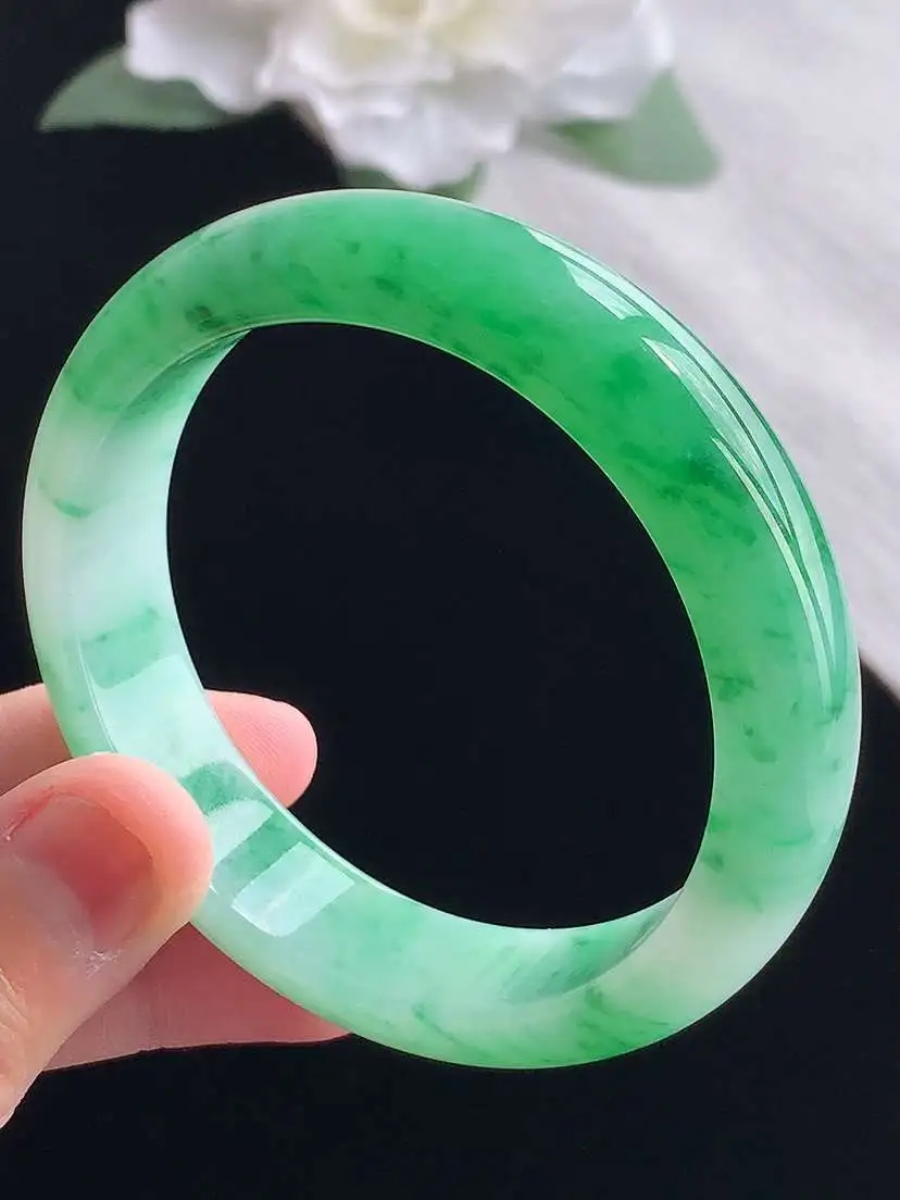 a货翡翠老坑冰种飘绿正装正圈手镯53-54圈口  尺寸53×12.8×6.5mm 重量51.15g 