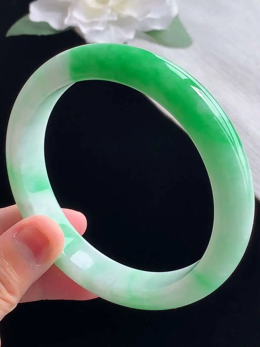 a货翡翠老坑冰种飘绿正装正圈手镯64-65大圈口  尺寸64.8×12.3×8.6mm 重量71.96g 1013