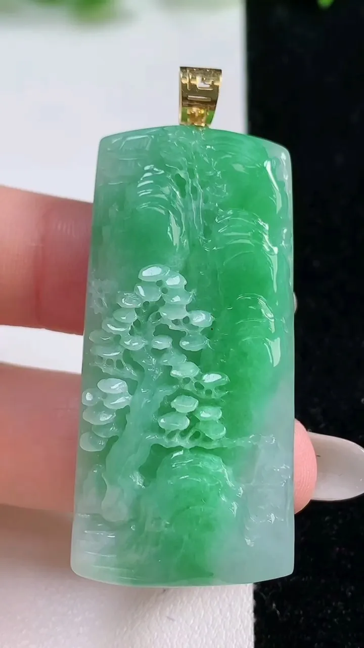天然A货翡翠山水牌吊坠，尺寸48.5-22.7-7.8，重量:22.34g
10月14日