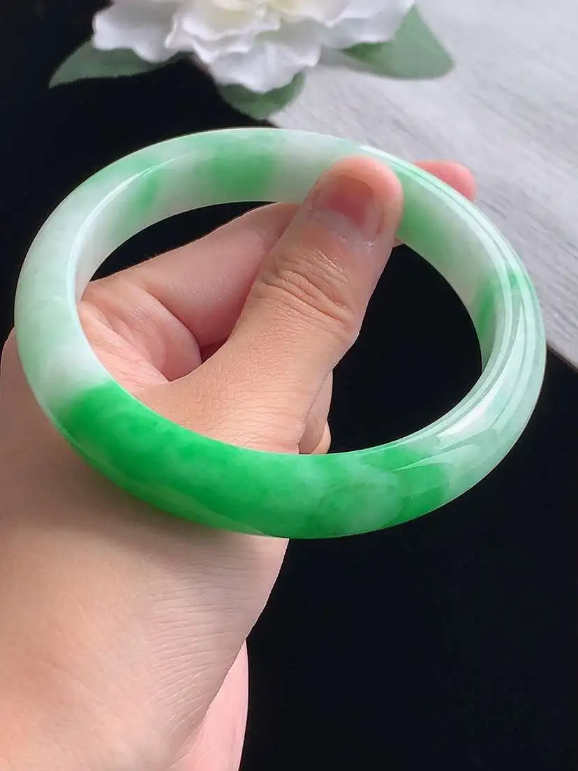 a货翡翠老坑冰种飘绿正装正圈手镯64-65大圈口  尺寸64.8×12.3×8.6mm 重量71.96g 1013