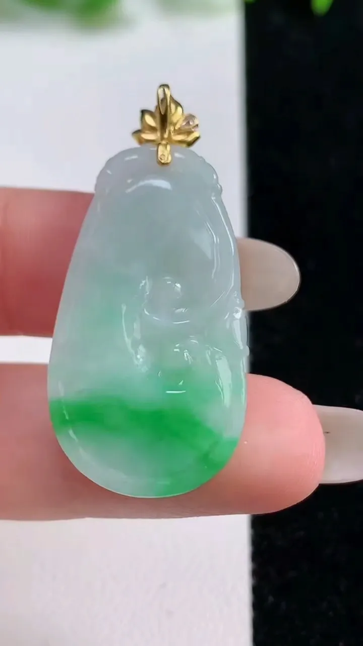天然A货翡翠如意吊坠，尺寸32.5-18-4.3，重量:5.56g
10月14日