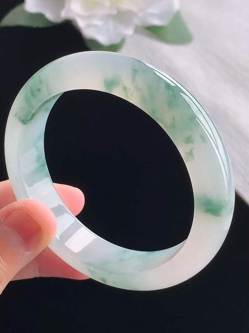 a货翡翠老坑冰种飘花正装正圈手镯53-54圈口  尺寸53.3×12.4×7.7mm 重量53.93