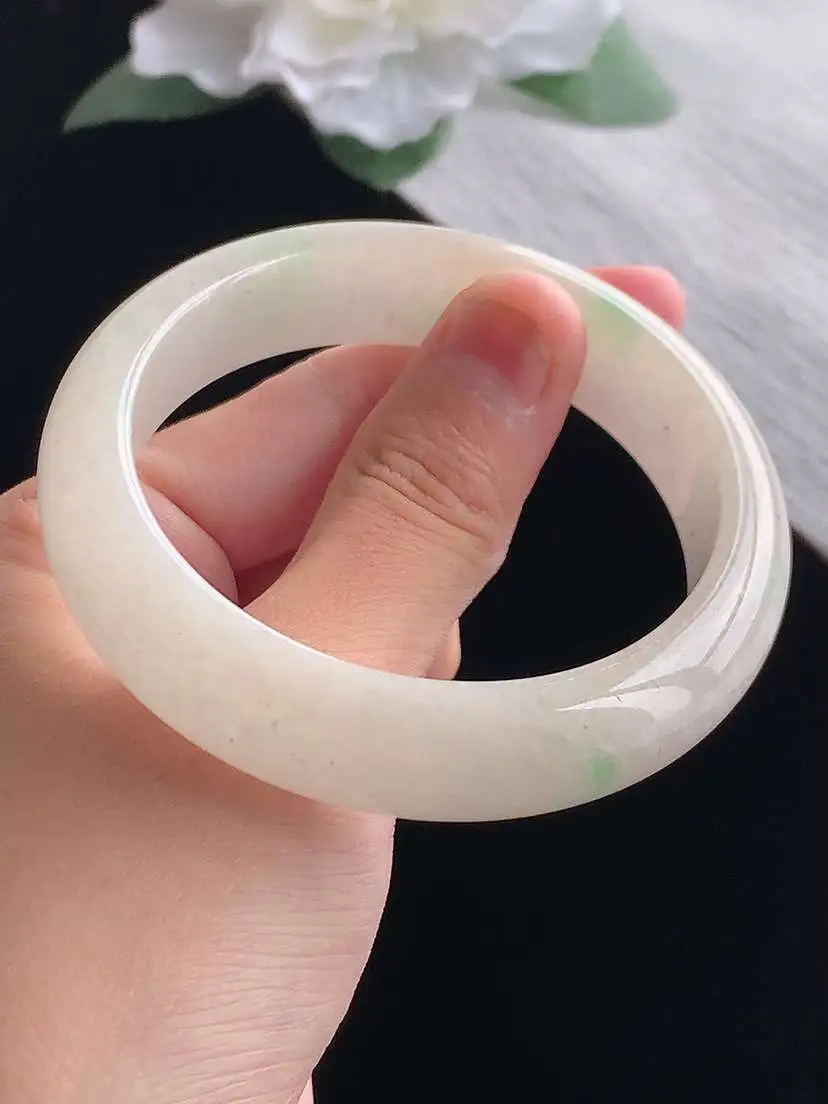 a货翡翠老坑冰种飘绿正装正圈手镯55-56圈口  尺寸55.6×14×8mm 重量63.58g 1013