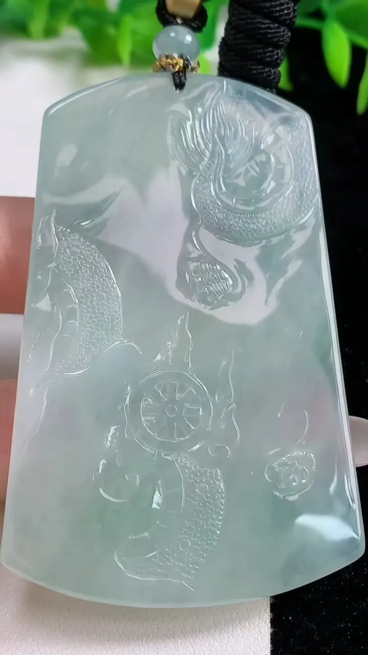 天然A货翡翠祥龙大势至观音菩萨吊坠，尺寸71-44.7-5.9，重量:47.70g
10月14日