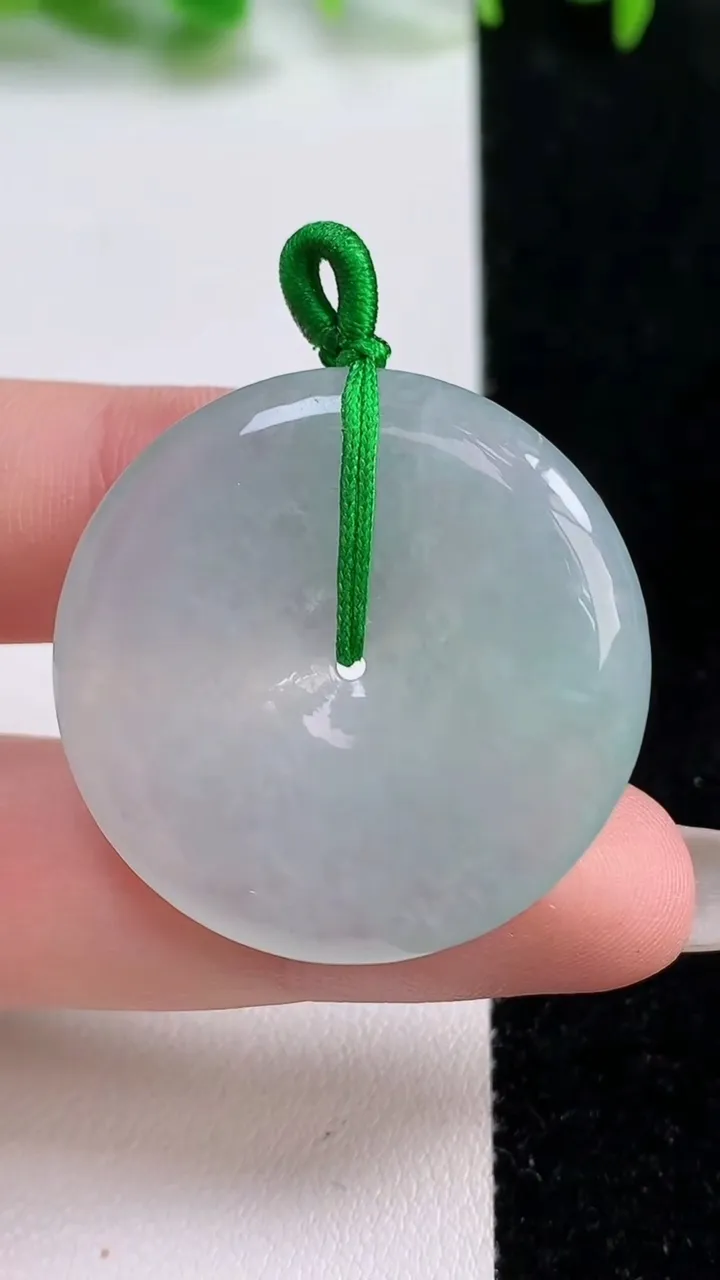 天然A货翡翠平安扣吊坠，尺寸33.3-5.5，重量:13.35g
10月14日