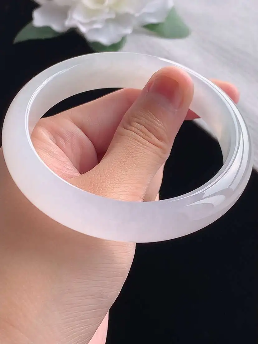 a货翡翠老坑冰种白月光正装正圈手镯62-63大圈口 尺寸62×12.6×7.5mm 重量62.60g 1013