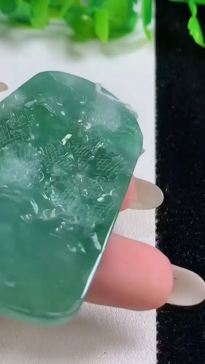 天然A货翡翠山水牌吊坠，尺寸58.8-40.7-5.5，重量:30.35g
10月14日