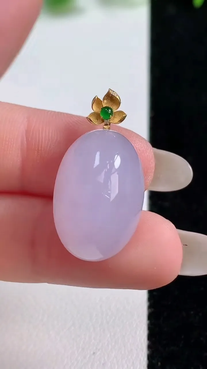 天然A货翡翠种紫罗兰蛋面吊坠，尺寸21.3-14.7-10.5，重量:5.89g
10月15日