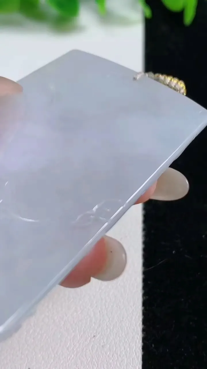 天然A货翡翠虚空藏菩萨吊坠，尺寸62.5-41.7-6.3，重量:40.17g
10月15日