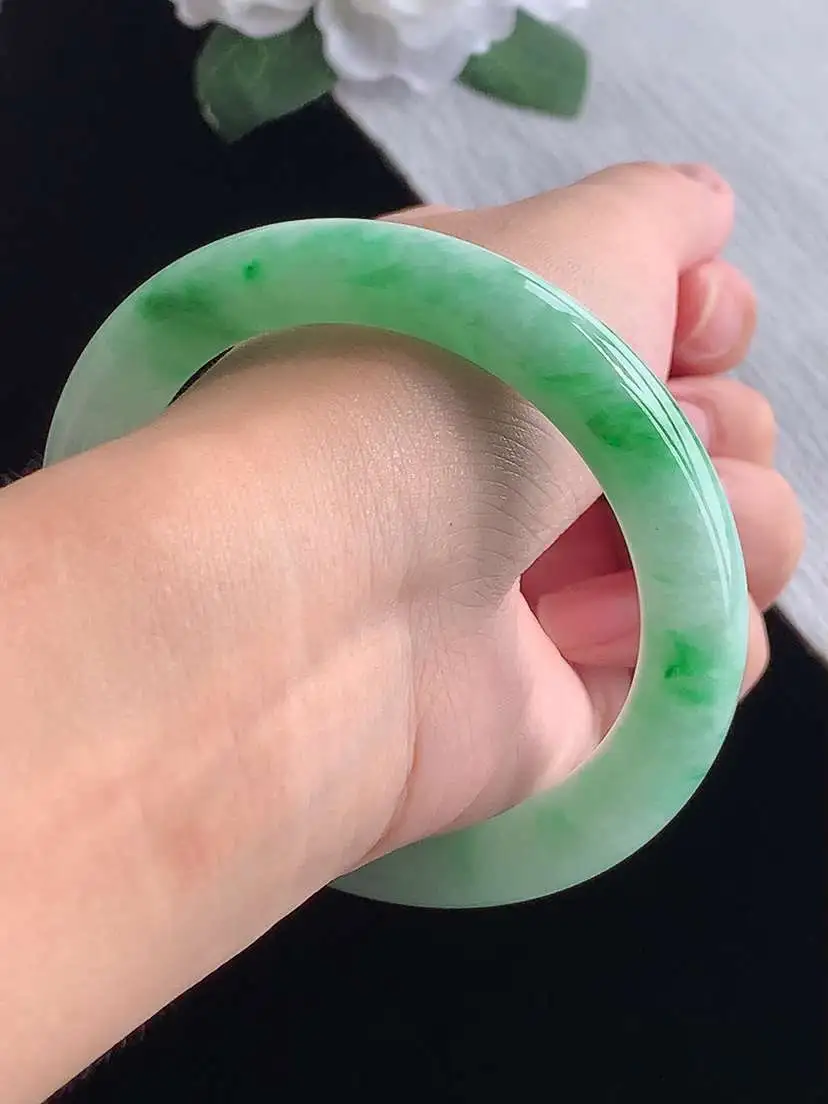 a货翡翠老坑冰种飘绿圆条手镯56-57圈口  尺寸56.8×10.6mm 重量61.52g 1014