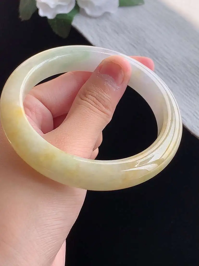 a货翡翠老坑冰种飘黄翡正装正圈手镯61-62大圈口  尺寸61×11.8×9.3mm 重量69.43g 1014