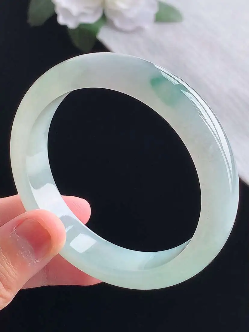 a货翡翠老坑冰种飘花正装正圈手镯55-56圈口  尺寸55×12.6×8mm 重量56.78g 10